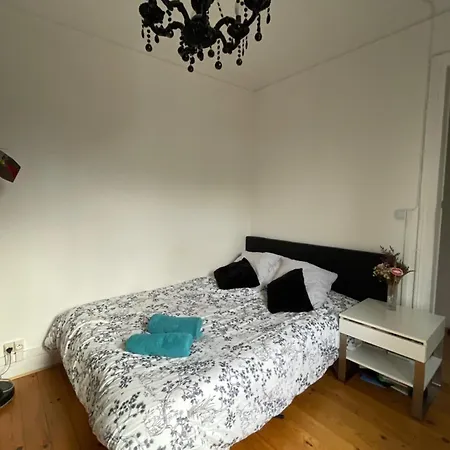 Private Near Nation, Paris